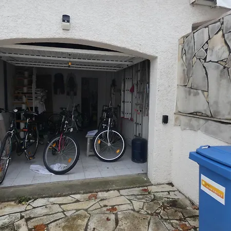 Maison 4 A 6 Pers Quartier Calme Confort * 艾格-莫尔特