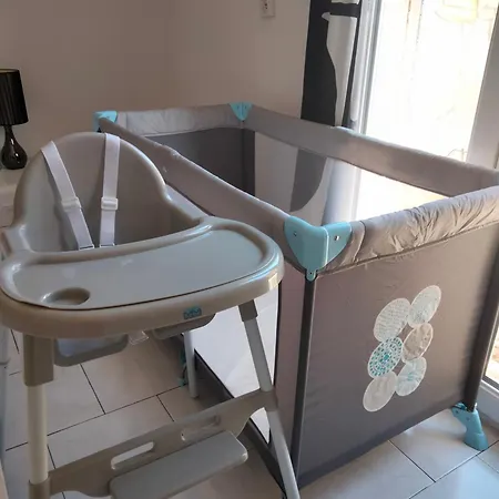 Maison 4 A 6 Pers Quartier Calme Confort * 艾格-莫尔特