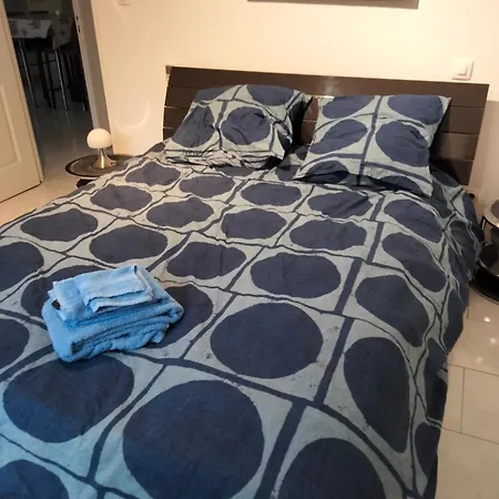 Maison 4 A 6 Pers Quartier Calme Confort 艾格-莫尔特