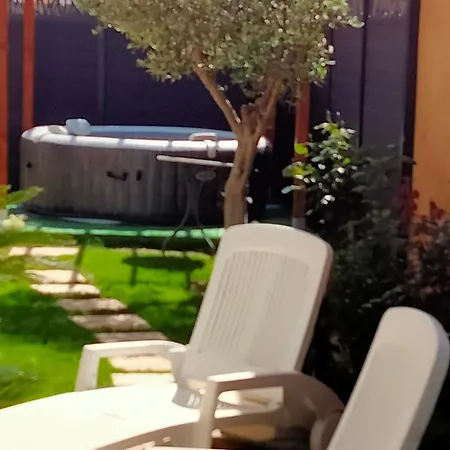 度假居 Maison 4 A 6 Pers Quartier Calme Confort 艾格-莫尔特