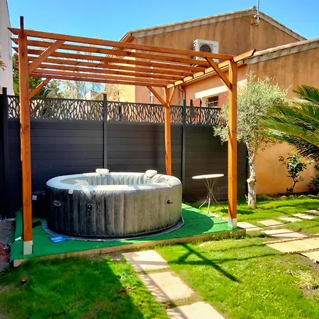 Maison 4 A 6 Pers Quartier Calme Confort 艾格-莫尔特