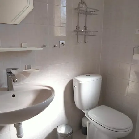 度假居 Maison 4 A 6 Pers Quartier Calme Confort 艾格-莫尔特